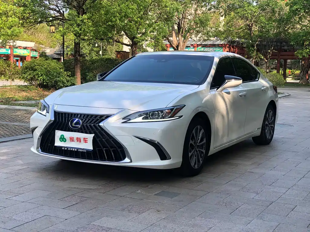 Lexus ES 2022 — фото 1
