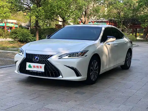 Lexus ES 2021