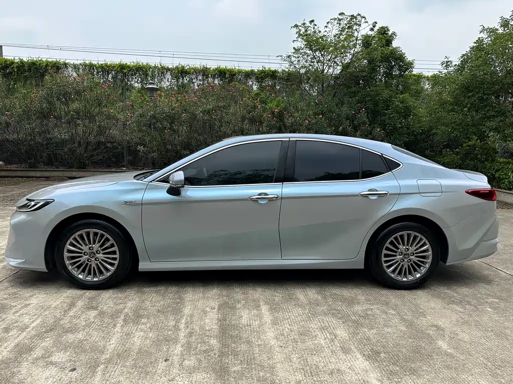 Toyota Camry 2024 — фото 11