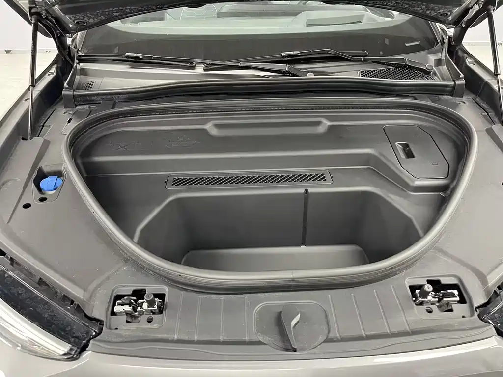 Audi Q6L e-tron 2025 — фото 14