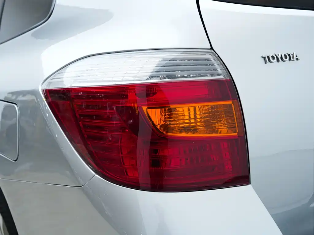 Toyota Highlander 2010 — фото 9