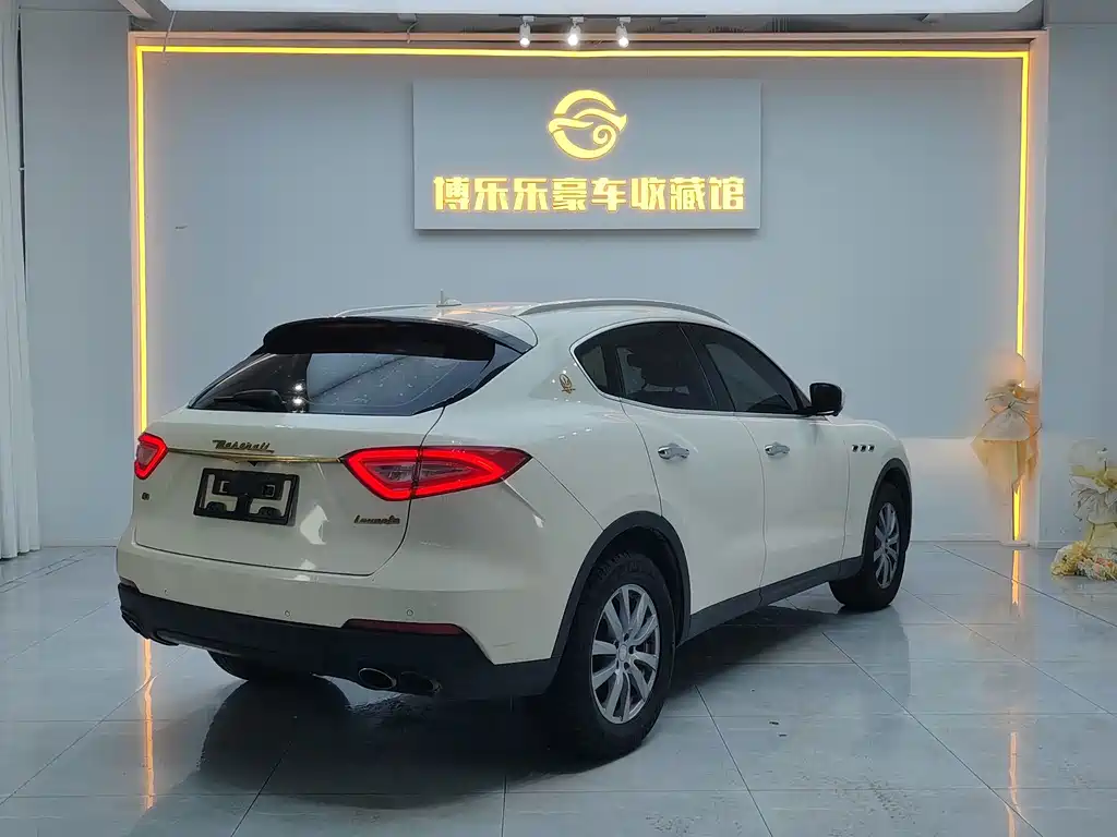 Maserati Levante 2018 — фото 20