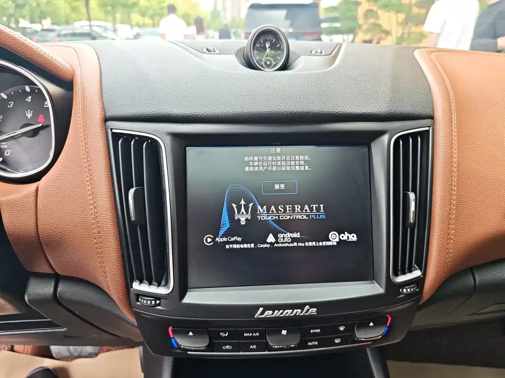 Maserati Levante 2017 — фото 13