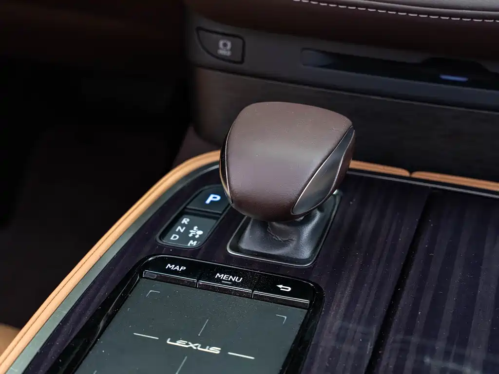 Lexus LS 2020 — фото 14