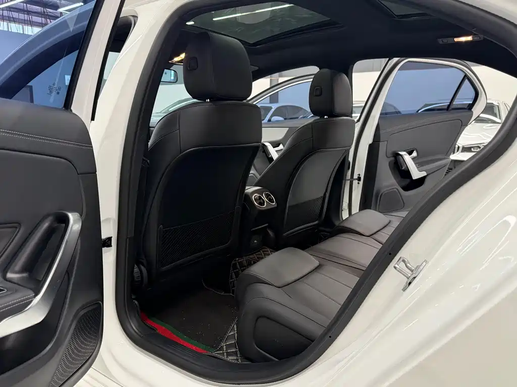 Mercedes-Benz A-Class 2023 — фото 17