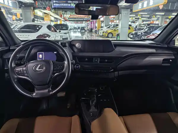 Lexus UX 2021