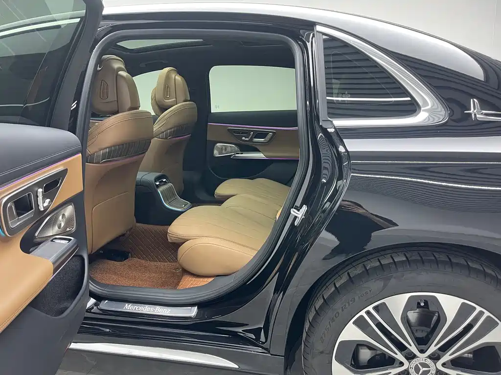 Mercedes-Benz E-Class 2025 — фото 17