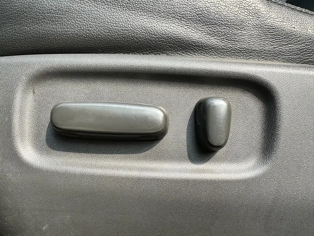 Toyota RAV4 2012 — фото 18