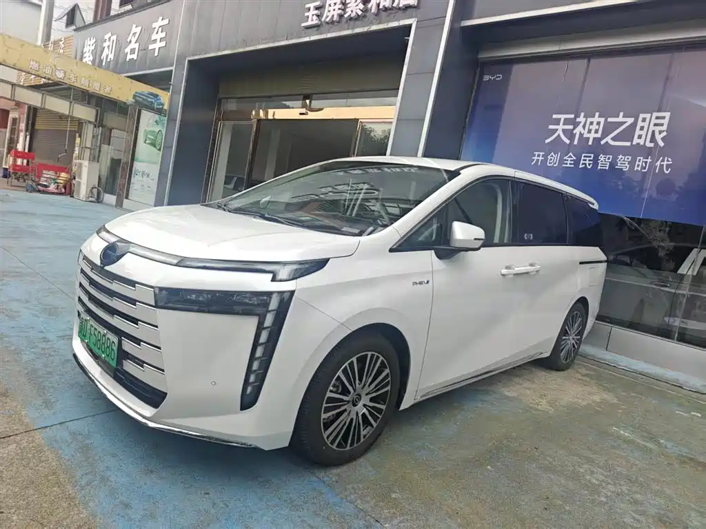 GAC Motor E8 PHEV 2024 — фото 2