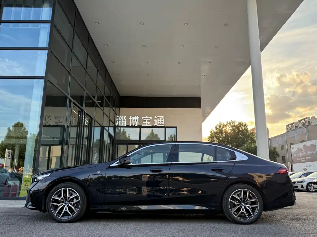 BMW i5 2024 — фото 10
