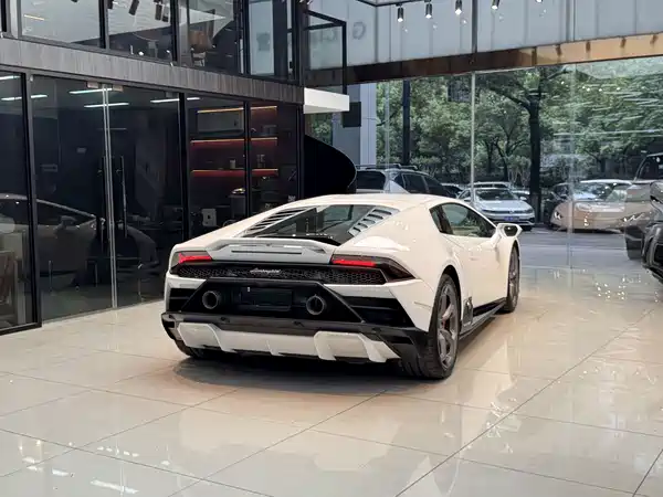 Lamborghini Huracan 2022