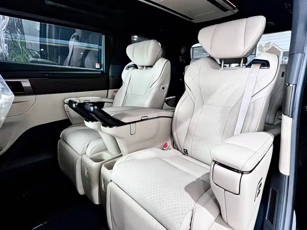 Toyota Alphard — фото 12