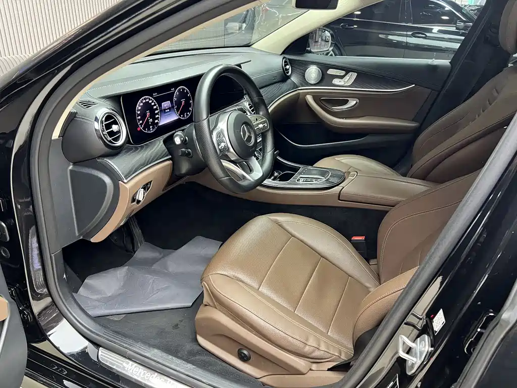 Mercedes-Benz E-Class 2019 — фото 17