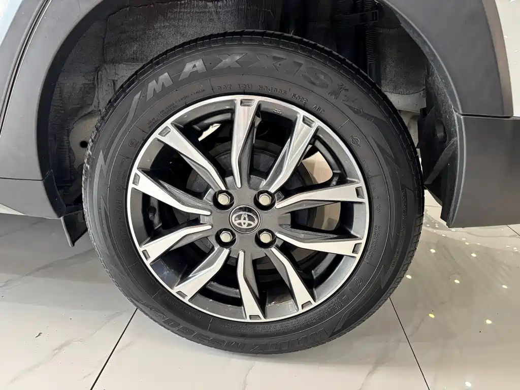 Toyota Yaris L 2023 — фото 20