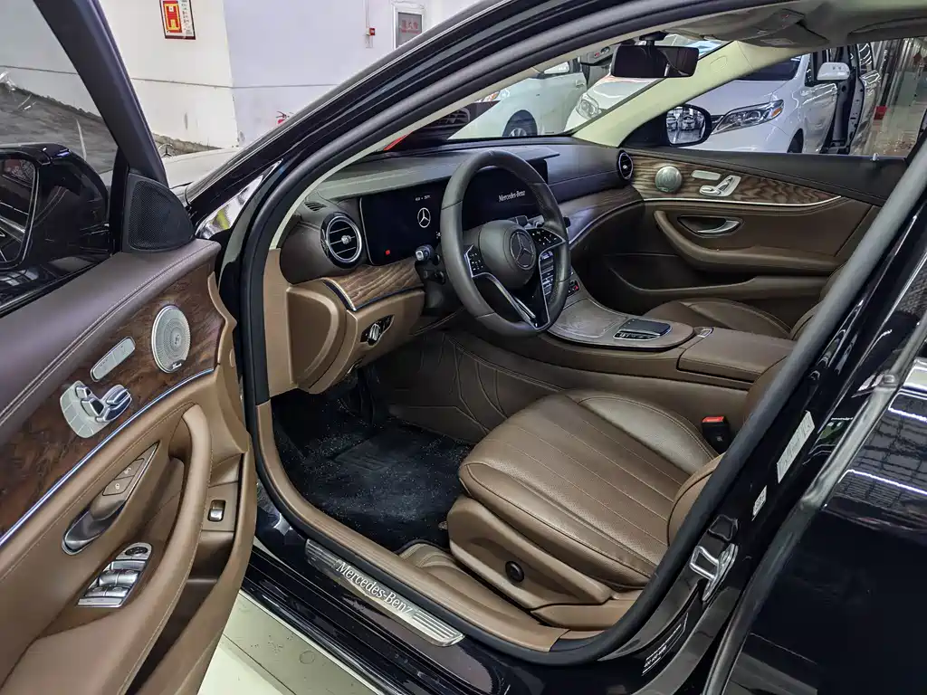Mercedes-Benz E-Class 2023 — фото 7