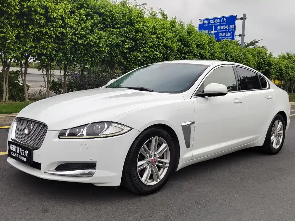 Jaguar XF 2015 — фото 1