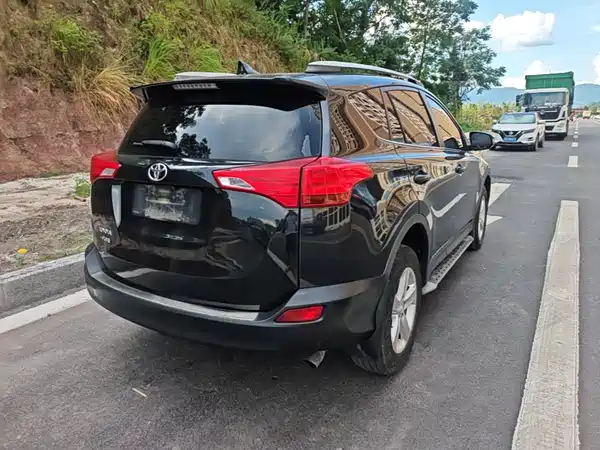 Toyota RAV4 2015