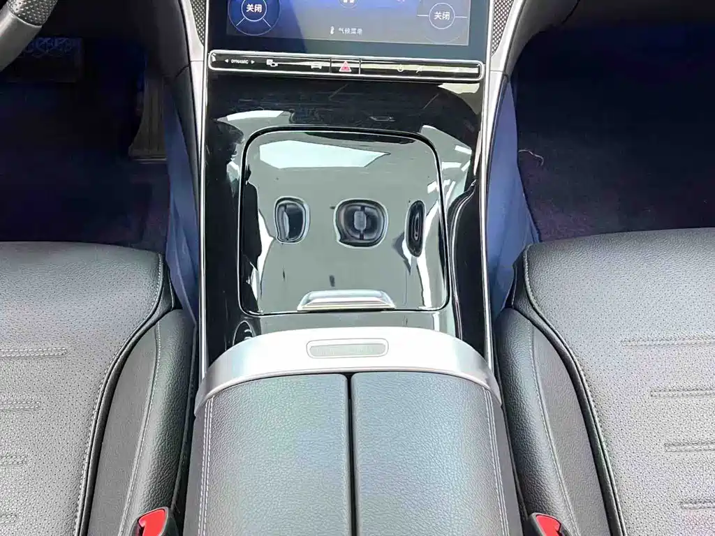 Mercedes-Benz C-Class 2024 — фото 16