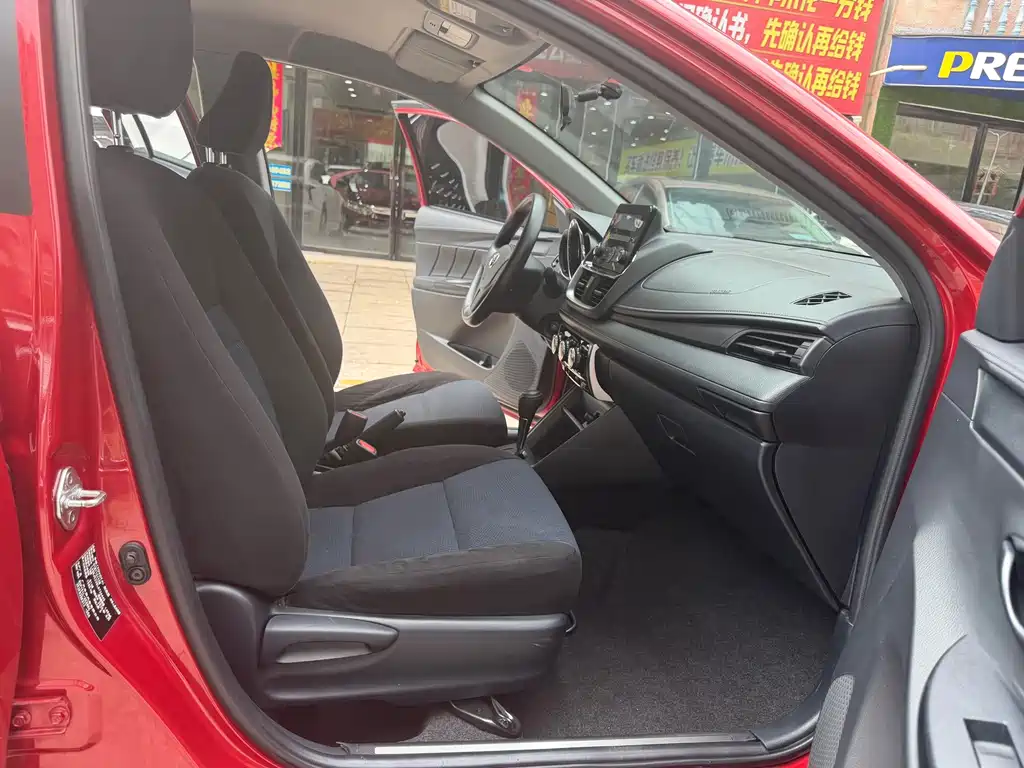 Toyota Yaris L 2020 — фото 6