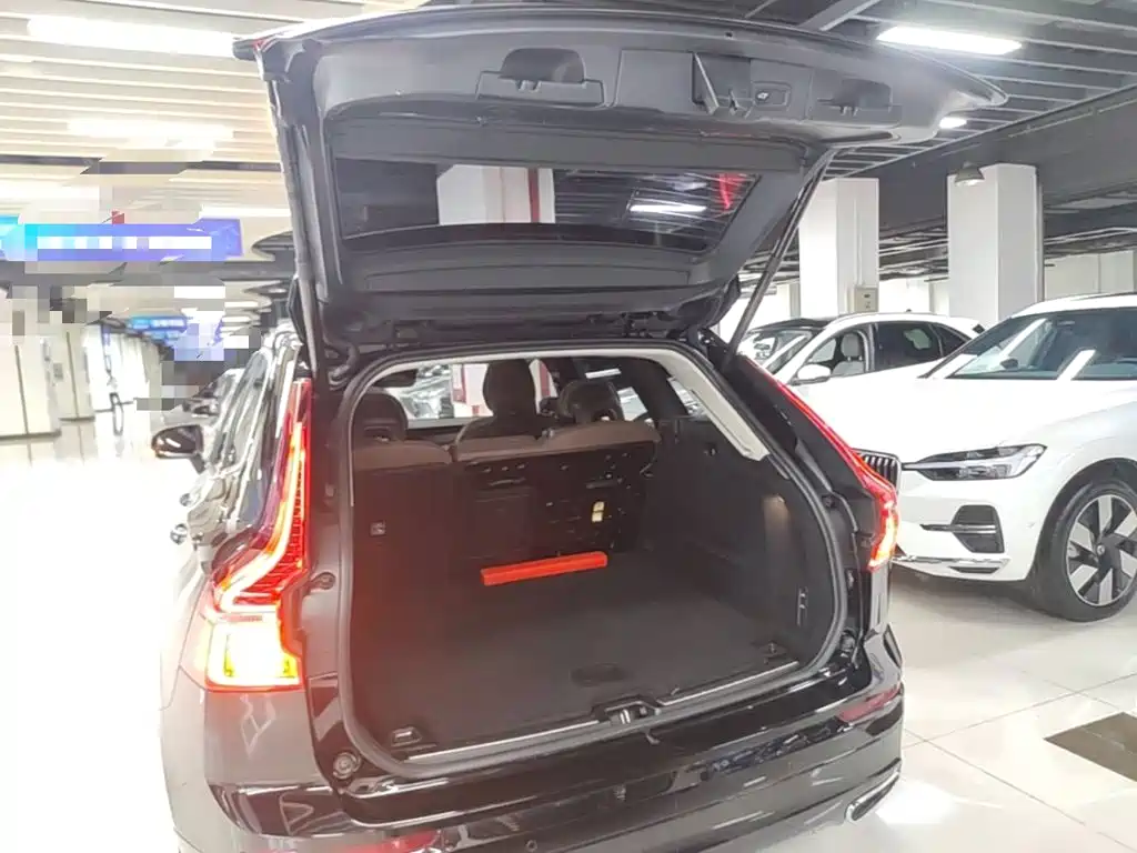Volvo XC60 2019 — фото 19