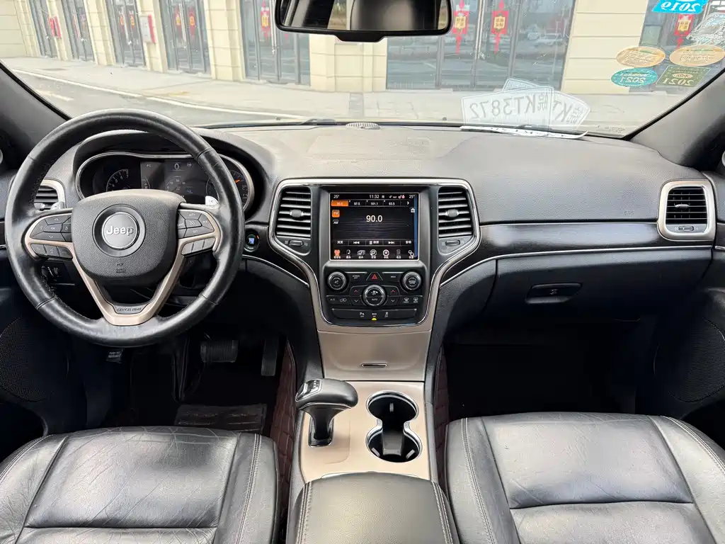 Jeep Grand Cherokee 2015 — фото 8