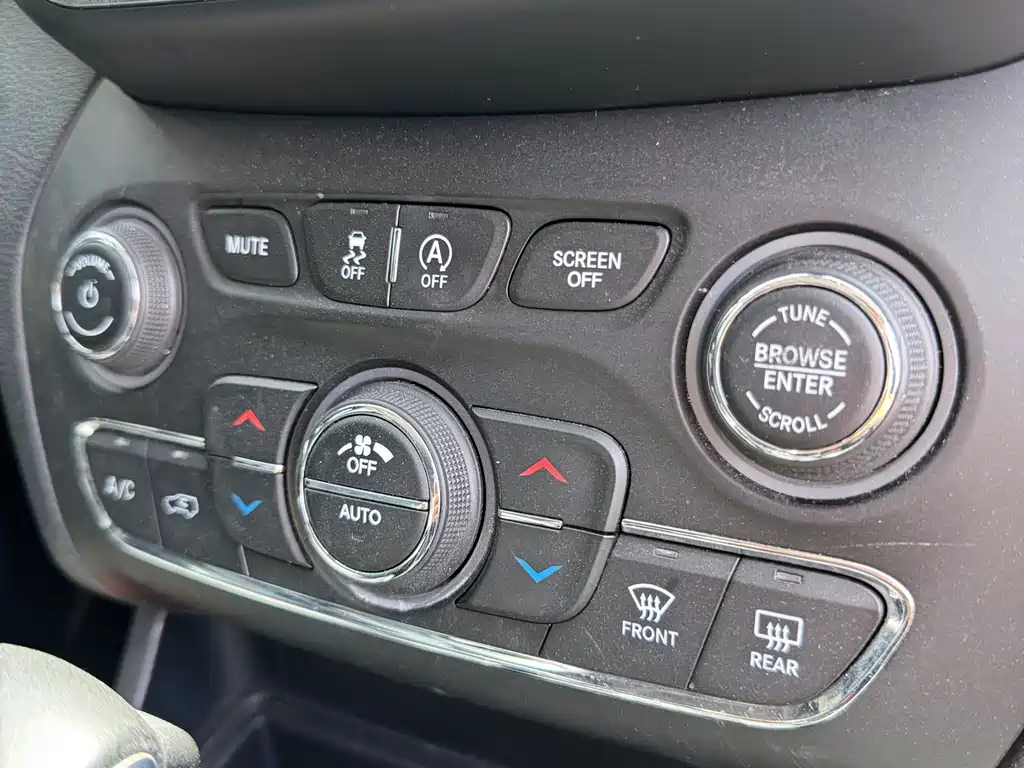 Jeep Cherokee 2019 — фото 13