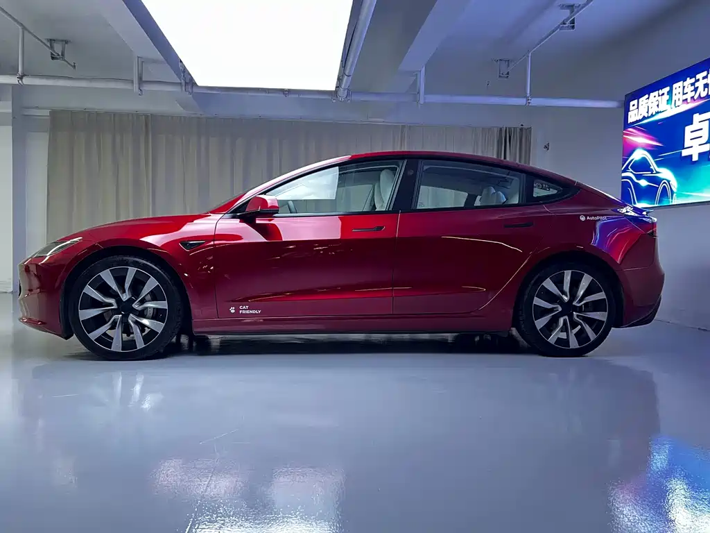 Tesla Model 3 2024 — фото 10