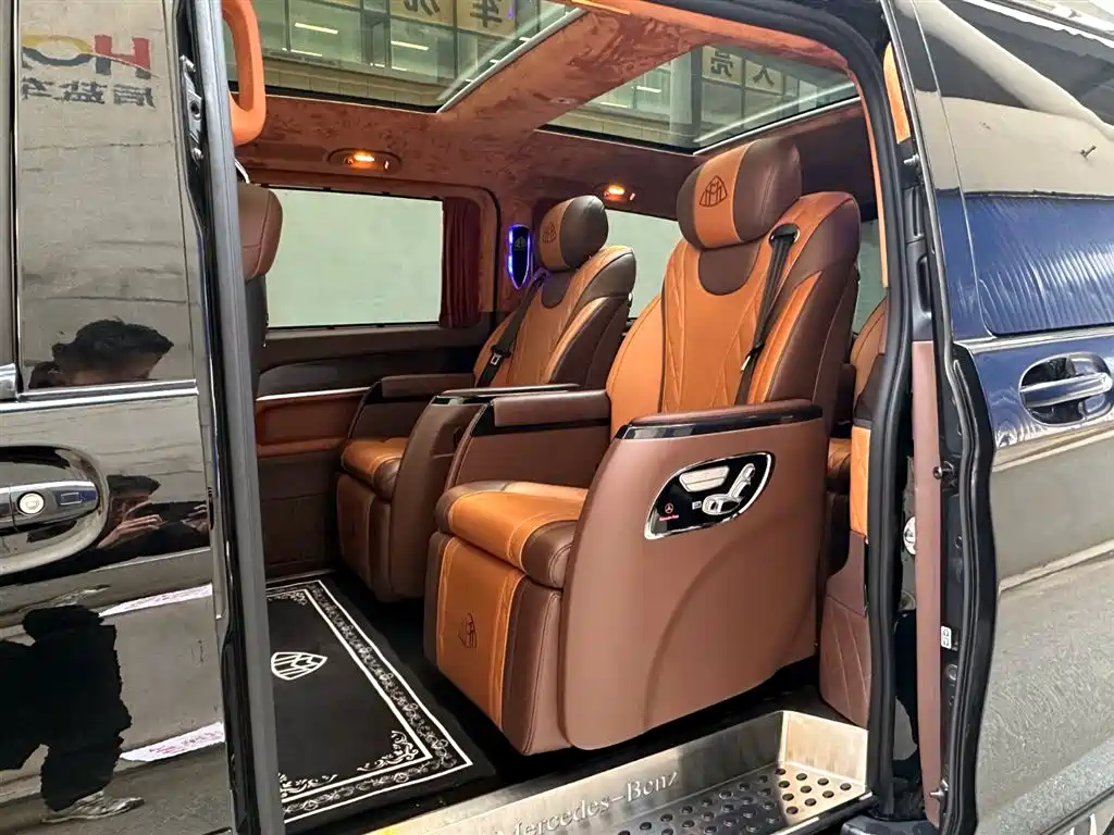 Mercedes-Benz V-Class 2021 — фото 10