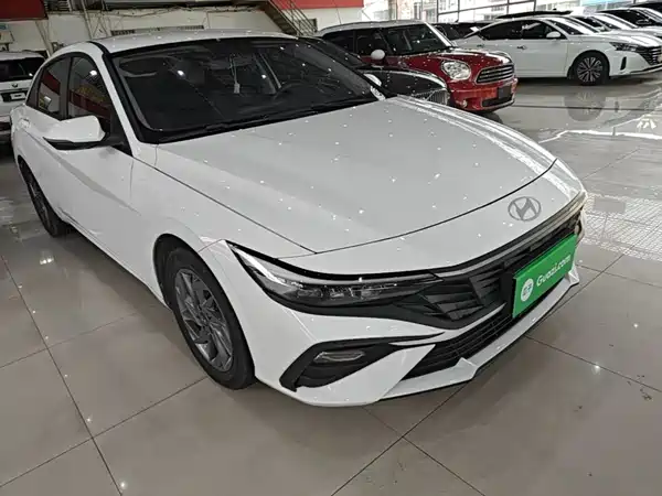 Hyundai Elantra 2025