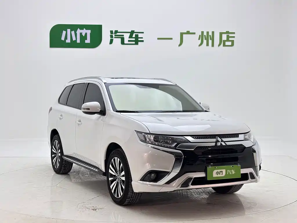 Mitsubishi Outlander 2023 — фото 6