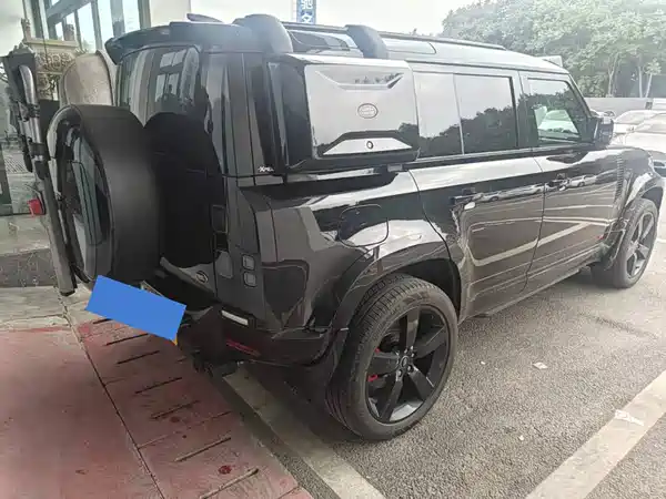 Land Rover Defender 2025
