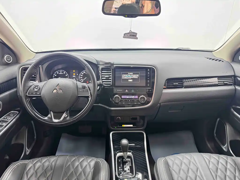 Mitsubishi Outlander 2021 — фото 15