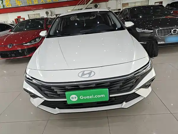 Hyundai Elantra 2025
