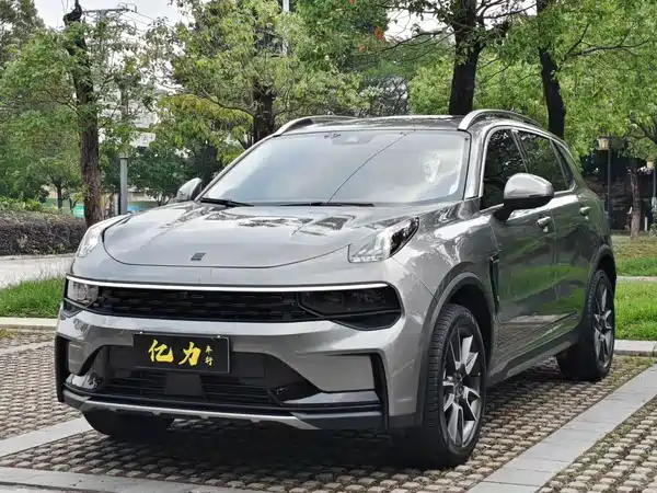 Lynk & Co 01 2022