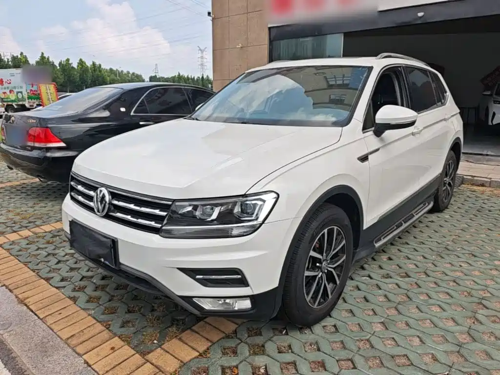Volkswagen Tiguan L 2018 — фото 1