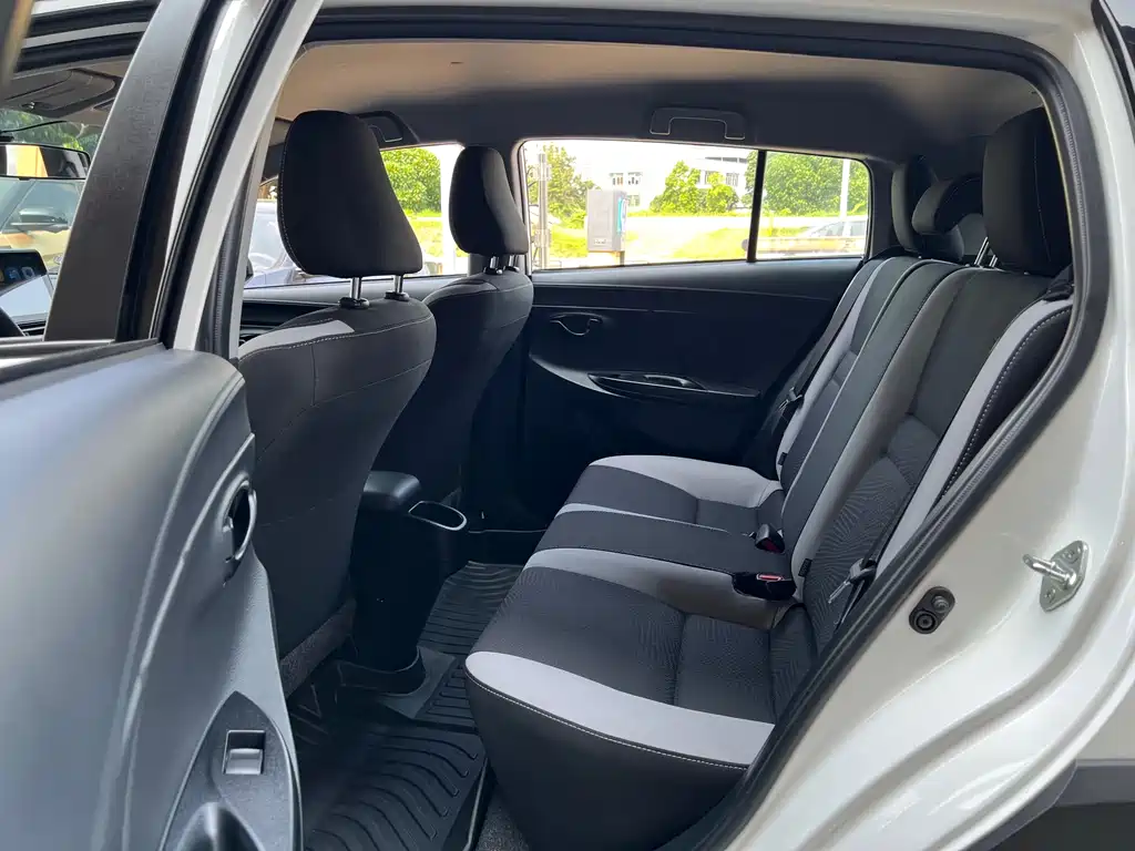 Toyota Yaris L 2022