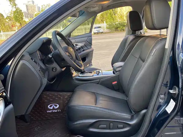 Infiniti Q70 2018