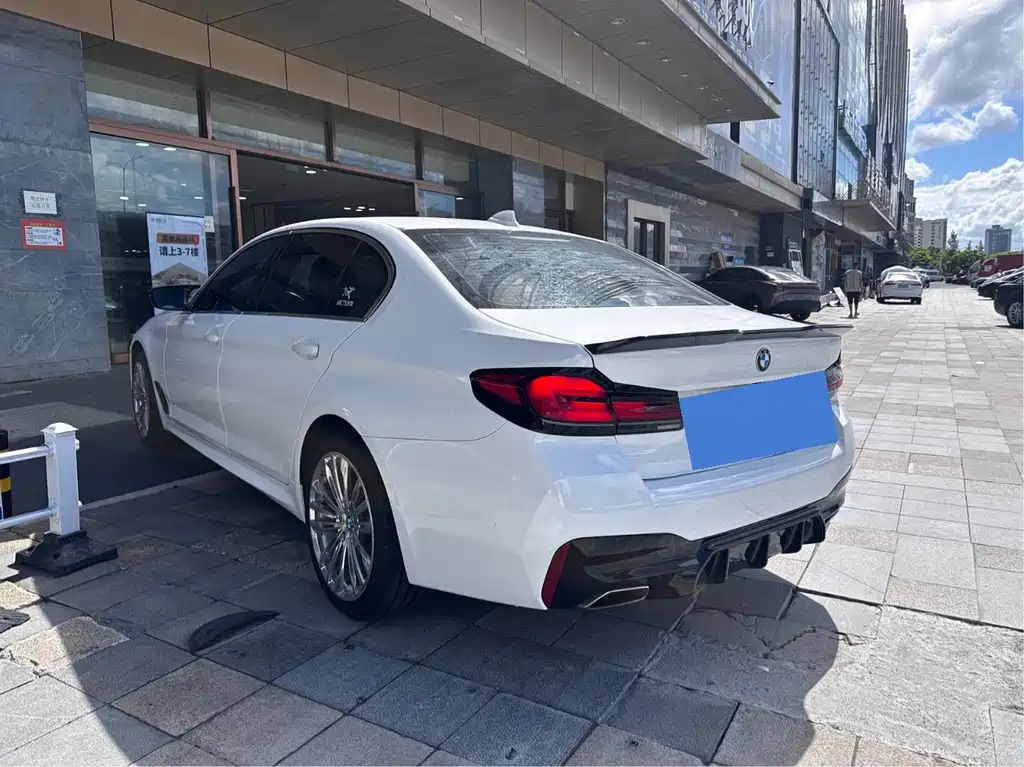 BMW 5 Series 2023 — фото 16