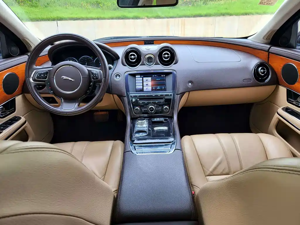 Jaguar XJ 2013 — фото 15