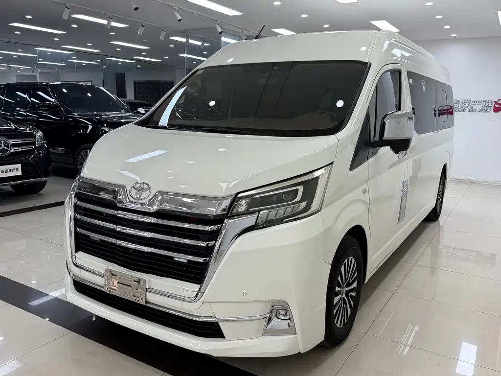 Toyota Hiace 2022 — фото 3