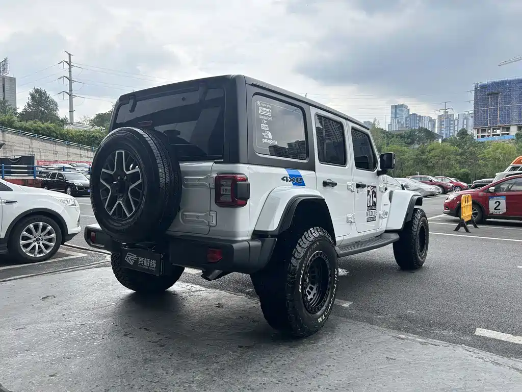 Jeep Wrangler New Energy 2023 — фото 14