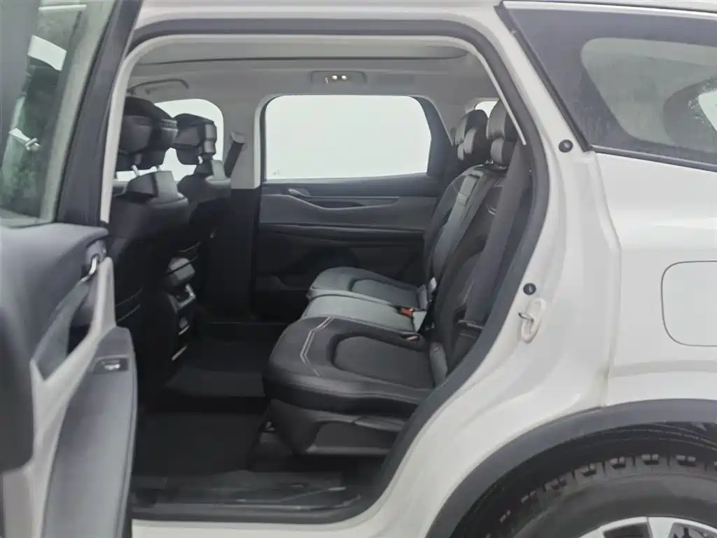 Ford Edge 2023 — фото 15