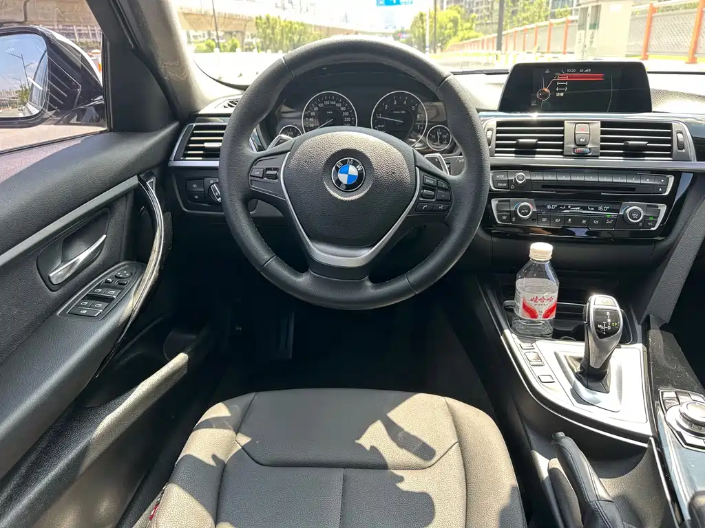 BMW 3 Series 2017 — фото 8