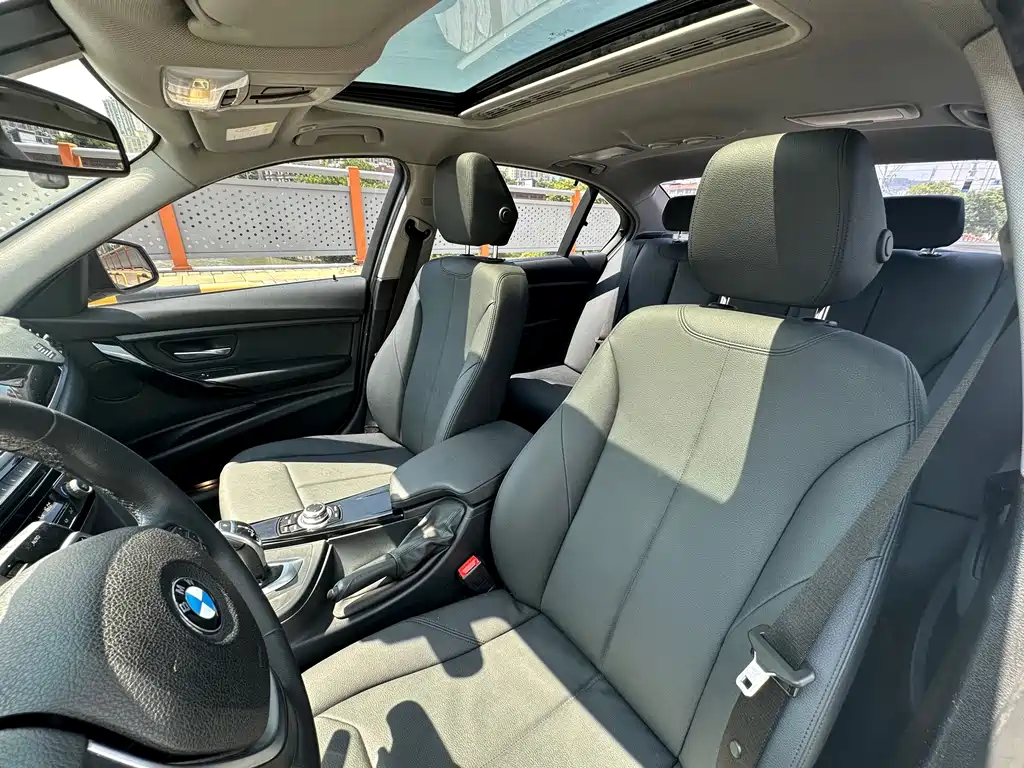 BMW 3 Series 2017 — фото 12