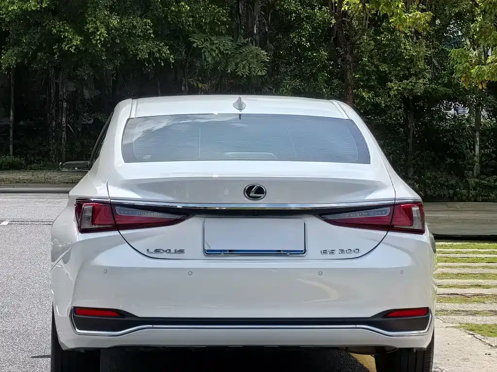 Lexus ES 2023 — фото 10