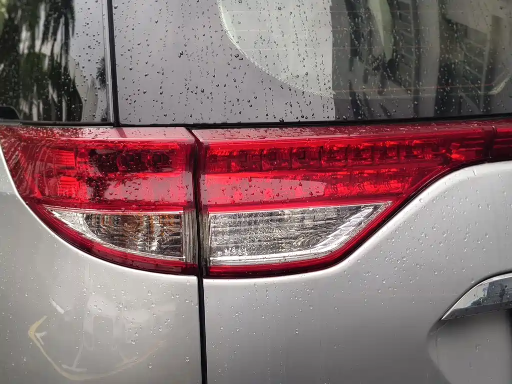 Toyota Previa 2015 — фото 15