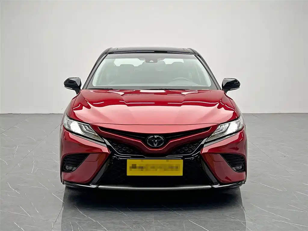 Toyota Camry 2018 — фото 2