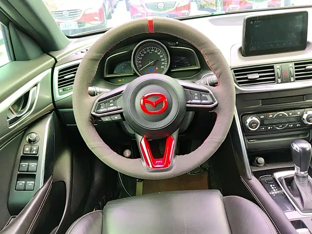 Mazda CX-4 2018 — фото 11