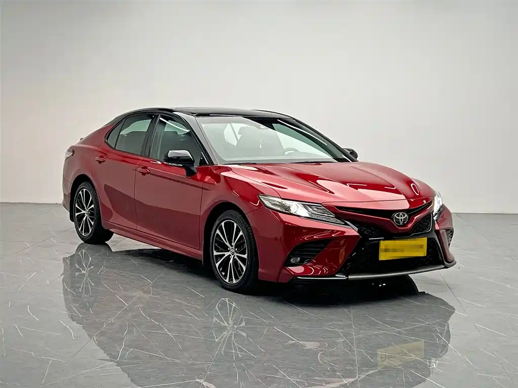 Toyota Camry 2018 — фото 8