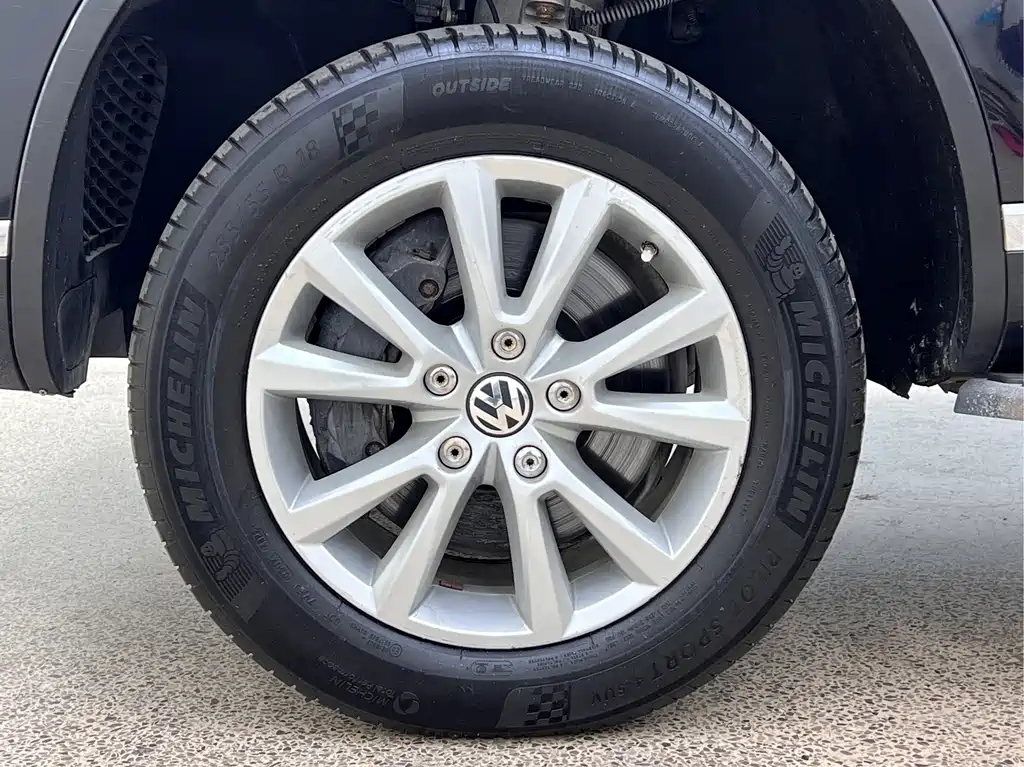 Volkswagen Touareg 2017 — фото 22